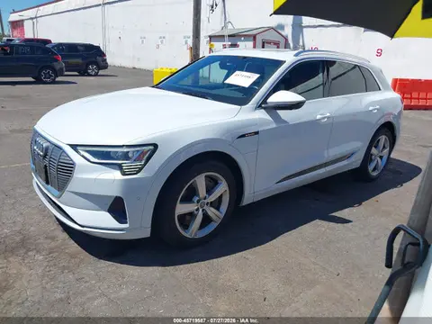 2019 Audi E-tron Premium Plus VIN WA1LAAGE6KB022765 фото 2