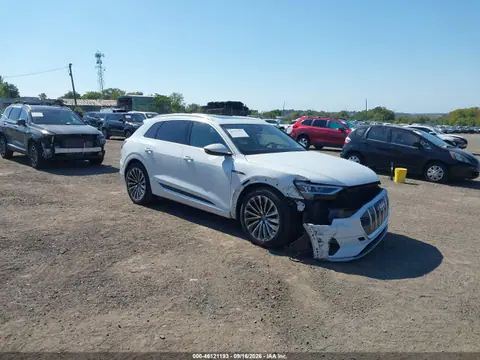 WA1VAAGE3KB006032 — 2019 Audi E-Tron Premium Plus, Передняя часть справа (Right Front), фото до ремонта