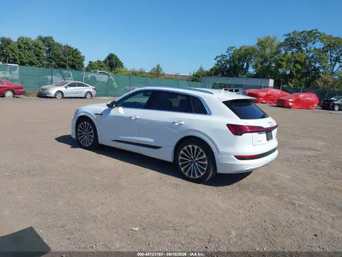 2019 Audi E-tron Premium Plus VIN WA1VAAGE3KB006032 фото 3