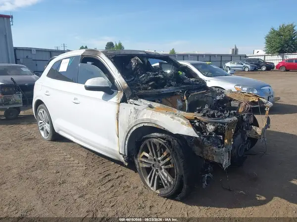 WA1CNAFY1J2005998 — 2018 Audi Q5, Пожар двигателя (Engine Burn), фото до ремонта