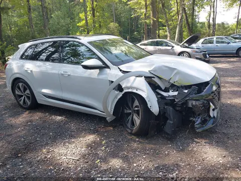 WA15AAGE3RB030681 — 2024 Audi Q8 E-Tron Premium Plus Quattro, Передняя часть справа (Right Front), фото до ремонта