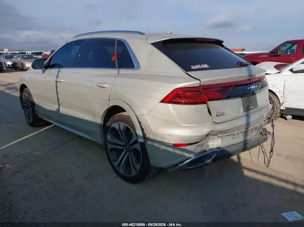 WA1BVAF11MD033999 — 2021 Audi Q8, фото 3 с аукциона IAAI, Задняя часть слева