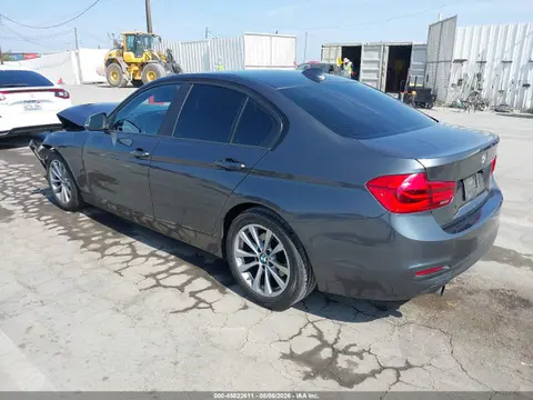 2017 BMW 320i VIN WBA8A9C55HK620478 фото 3