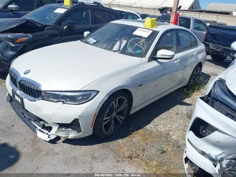 2022 BMW 330e VIN 3MW5P7J03N8C33924 фото 2