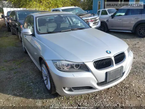 WBAPK7C51BA821336 — 2011 BMW 3ER, Сзади, фото до ремонта