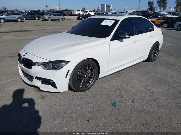 WBA8B7G32HNU38150 — 2017 BMW 3ER, фото 2 с аукциона IAAI, Передняя часть справа