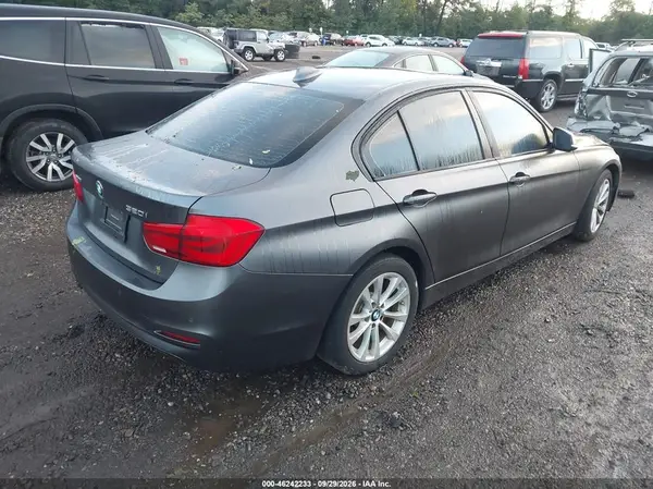 2017 BMW 3ER VIN WBA8E5G33HNU42736 фото 4
