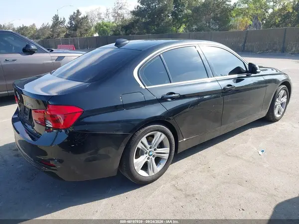 WBA8B9C56JAE22228 — 2018 BMW 3ER, фото 4 с аукциона IAAI, Передняя часть слева