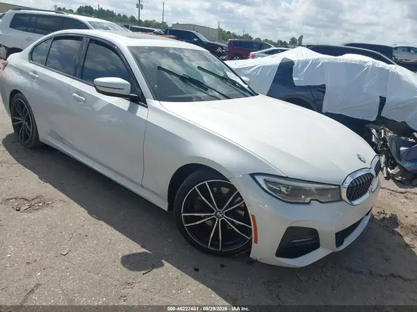 3MW5R1J05M8B57127 — 2021 BMW 3ER, Передняя часть слева (Left Front), фото до ремонта