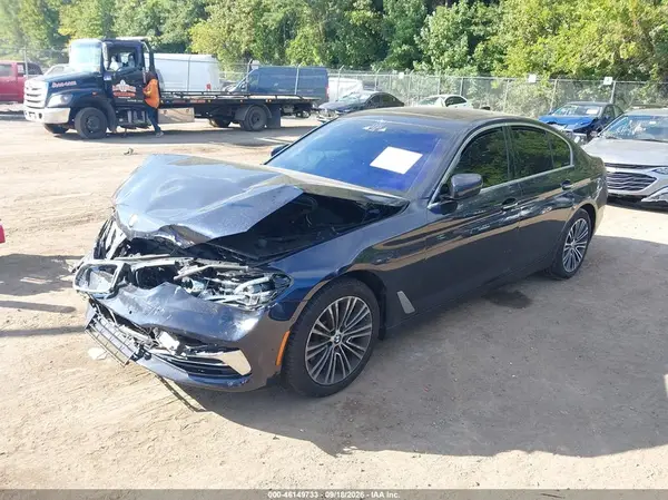 WBAJE7C3XHWA03565 — 2017 BMW 5ER, фото 2 с аукциона IAAI 13.10.2026, Передняя часть