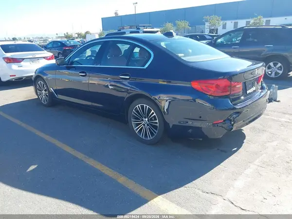 WBAJA5C32HG894541 — 2017 BMW 5ER, фото 3 с аукциона IAAI, Задняя часть