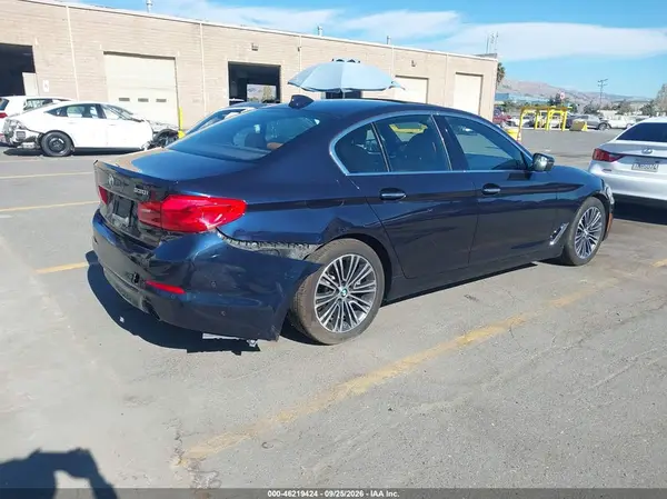 WBAJA5C32HG894541 — 2017 BMW 5ER, фото 4 с аукциона IAAI, Задняя часть