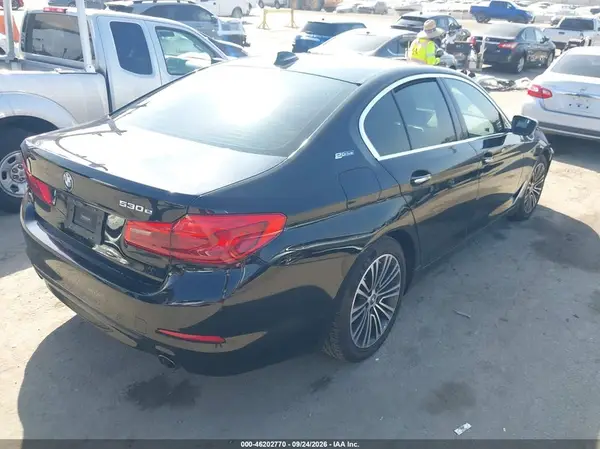 WBAJA9C52JB252381 — 2018 BMW 5ER, фото 4 с аукциона IAAI, Передняя часть