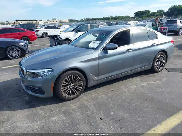 WBAJA7C58JWC77057 — 2018 BMW 5ER, фото 2 с аукциона IAAI, Подтопление