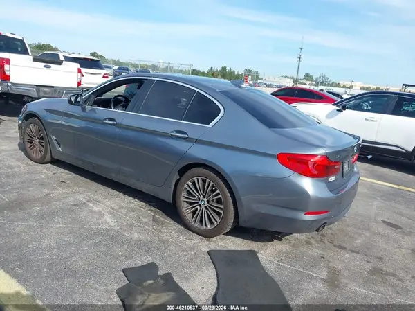 WBAJA7C58JWC77057 — 2018 BMW 5ER, фото 3 с аукциона IAAI, Подтопление