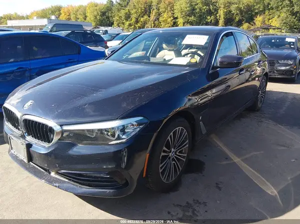 WBAJB1C56JB083710 — 2018 BMW 5ER, фото 2 с аукциона IAAI, Подтопление