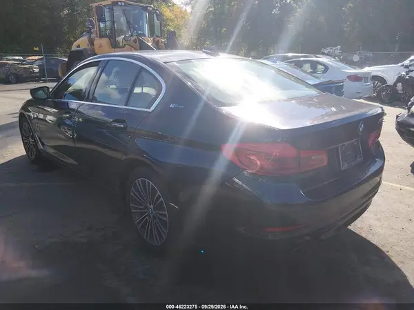 WBAJB1C56JB083710 — 2018 BMW 5ER, фото 3 с аукциона IAAI, Подтопление