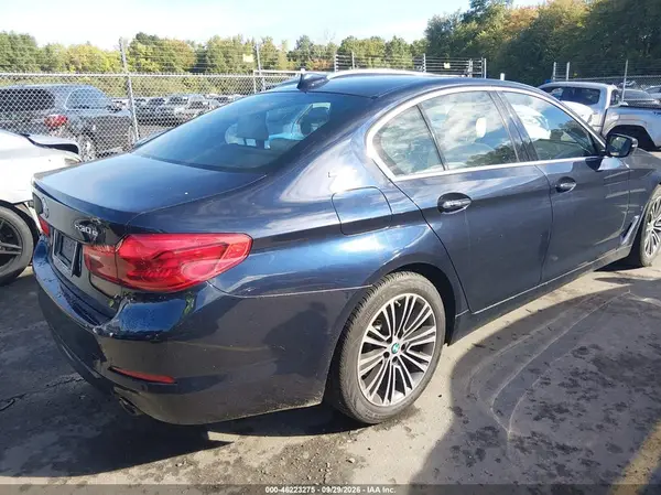 WBAJB1C56JB083710 — 2018 BMW 5ER, фото 4 с аукциона IAAI, Подтопление
