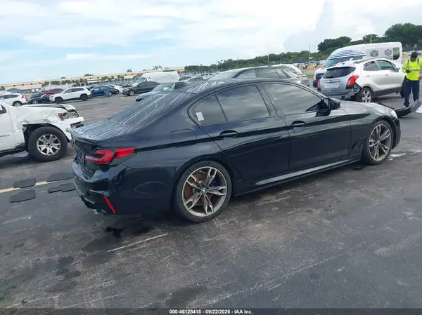 WBAJS7C02LBN96124 — 2020 BMW 5ER, фото 4 с аукциона IAAI, Подтопление
