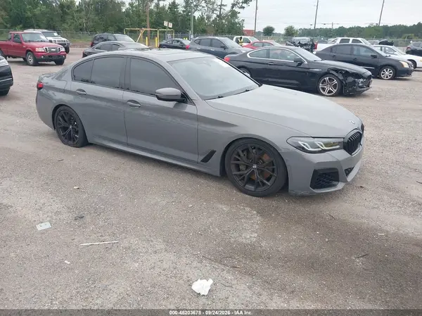 WBA53BJ01MWX31771 — 2021 BMW 5ER, Передняя часть слева (Left Front), фото до ремонта