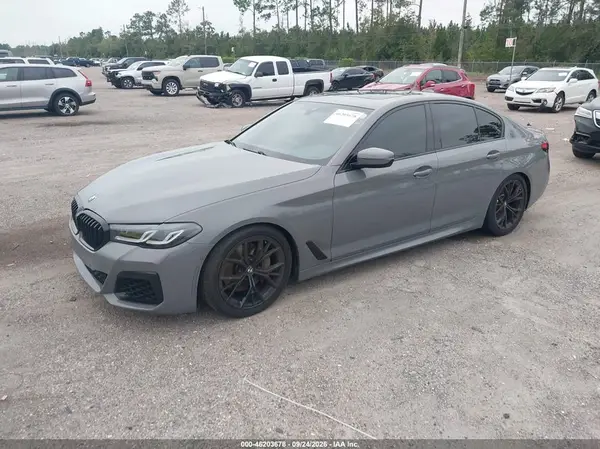 WBA53BJ01MWX31771 — 2021 BMW 5ER, фото 2 с аукциона IAAI 13.10.2026, Передняя часть слева
