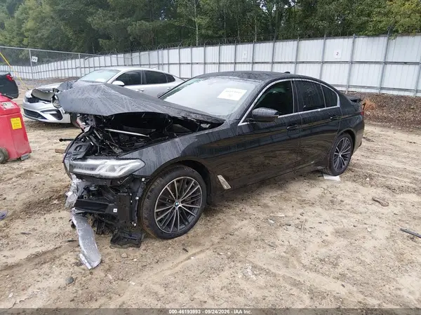WBA53BJ05NWX42354 — 2022 BMW 5ER, фото 2 с аукциона IAAI, Передняя часть