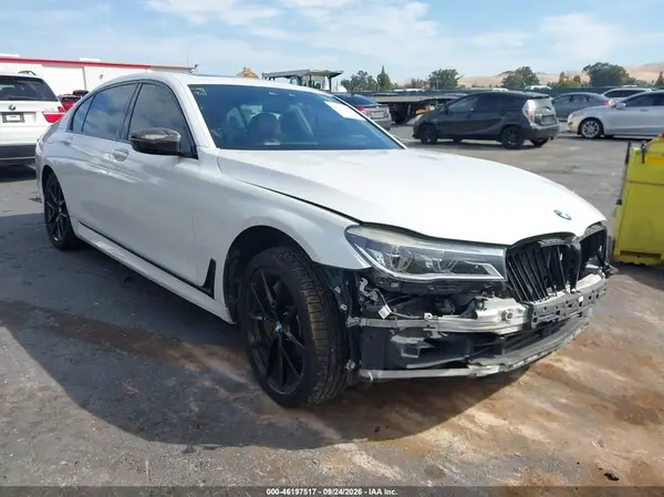 WBA7F0C56GGM20767 — 2016 BMW 7ER, Передняя часть слева (Left Front), фото до ремонта