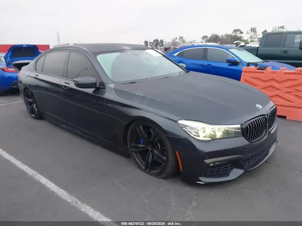 WBA7E2C5XHG740531 — 2017 BMW 7ER, Правый бок (Right Side), фото до ремонта