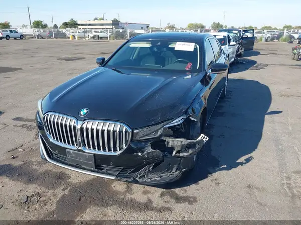 WBA7T2C09MCF63629 — 2021 BMW 7ER, фото 2 с аукциона IAAI, Передняя часть