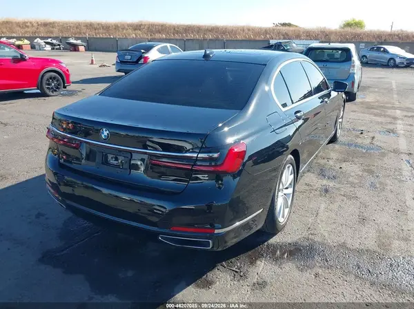 WBA7T2C09MCF63629 — 2021 BMW 7ER, фото 4 с аукциона IAAI, Передняя часть