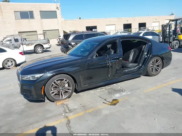 WBA7T2C0XNCK05129 — 2022 BMW 7ER, фото 2 с аукциона IAAI, Левый бок