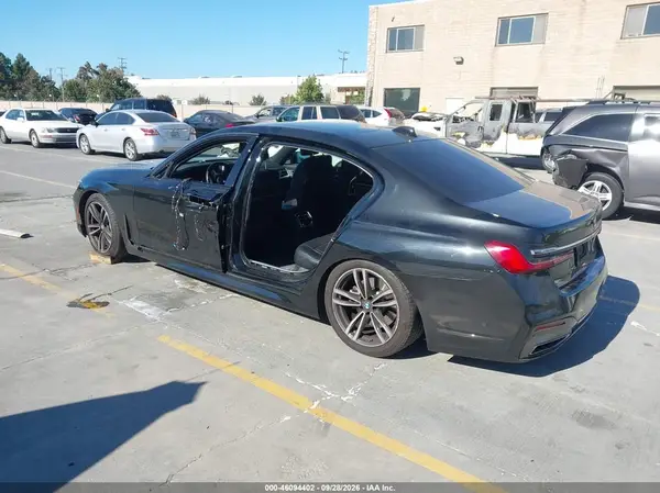 WBA7T2C0XNCK05129 — 2022 BMW 7ER, фото 3 с аукциона IAAI, Левый бок