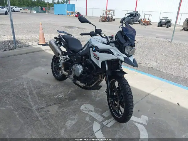 WB10B1807N6G08834 — 2022 BMW F 750 Gs, Левый бок (Left Side), фото до ремонта