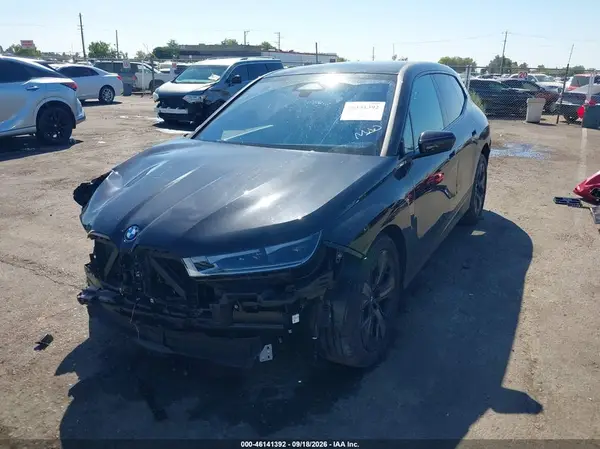 WB523CF03SCU38873 — 2025 BMW iX, фото 2 с аукциона IAAI, Передняя часть справа