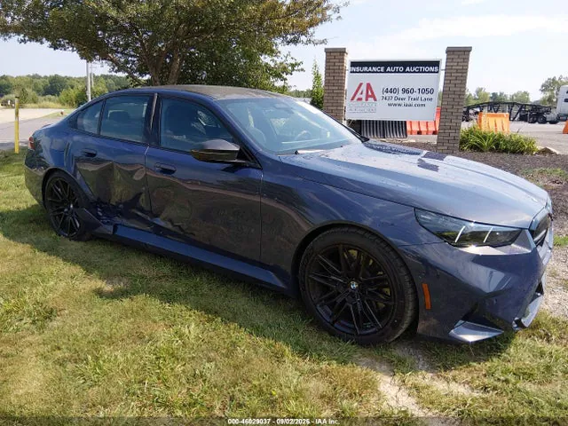2027 BMW M5 VIN WBS83FK04VCY32031 фото 1
