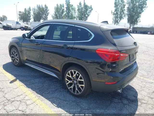 WBXJG7C08M5S12029 — 2021 BMW X1 SDRIVE28I, фото 3 с аукциона IAAI 13.10.2026, Передняя часть