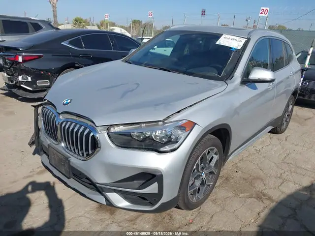 WBXJG7C06M5T65668 — 2021 BMW X1 SDRIVE28I, фото 2 с аукциона IAAI 14.10.2026, Передняя часть справа