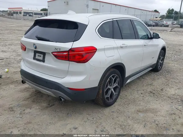 WBXHT3C34GP880819 — 2016 BMW X1, фото 4 с аукциона IAAI, Передняя часть