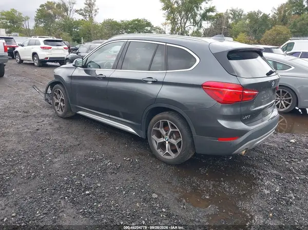 WBXHT3C38J5L33085 — 2018 BMW X1, фото 3 с аукциона IAAI, Естественный износ