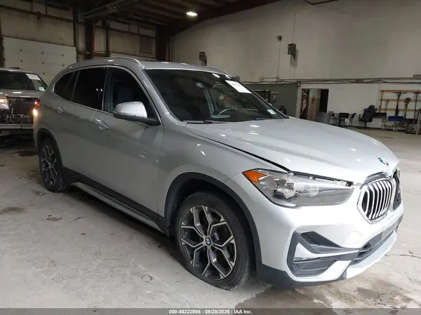 WBXJG9C08L5P53835 — 2020 BMW X1, Передняя часть слева (Left Front), фото до ремонта