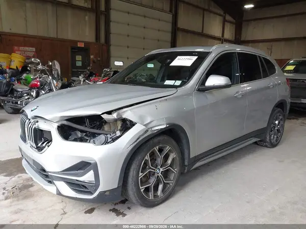 WBXJG9C08L5P53835 — 2020 BMW X1, фото 2 с аукциона IAAI, Передняя часть слева