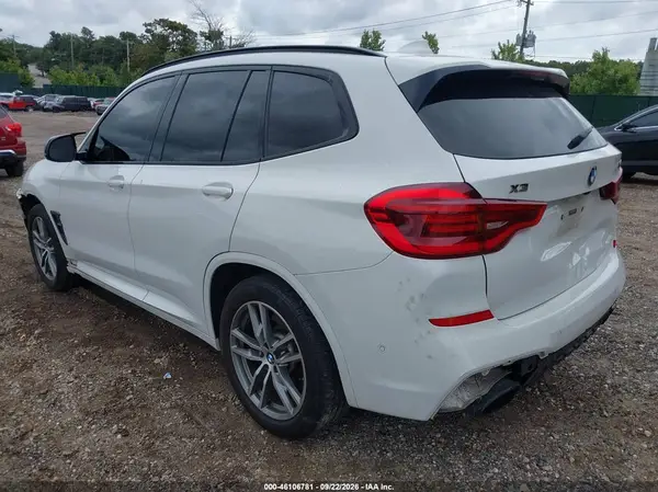 5UXTS3C5XJ0Y94752 — 2018 BMW X3, фото 3 с аукциона IAAI, Передняя часть