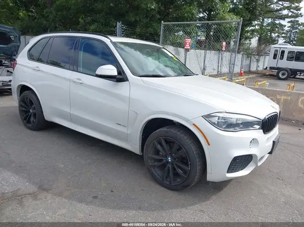 5UXKR0C39H0X82796 — 2017 BMW X5, Пресная вода (Fresh Water), фото до ремонта
