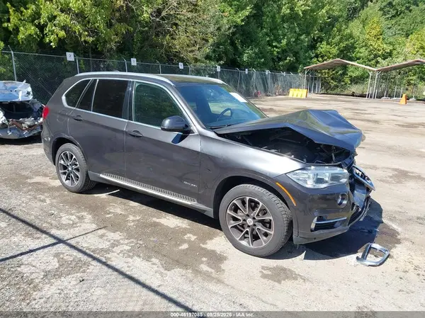 5UXKR0C54H0U54378 — 2017 BMW X5, Передняя часть (Front End), фото до ремонта
