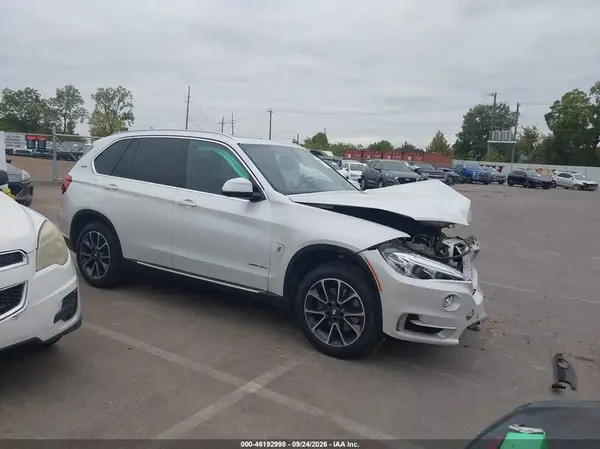 5UXKT0C52J0W03863 — 2018 BMW X5, Передняя часть (Front End), фото до ремонта