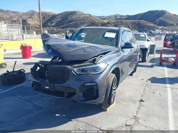 5UXCR6C0XL9C49831 — 2020 BMW X5, фото 2 с аукциона IAAI, Передняя часть справа