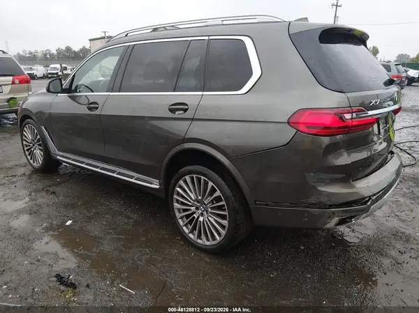 5UXCW2C05M9H21078 — 2021 BMW X7, фото 3 с аукциона IAAI 05.10.2026, Правый бок