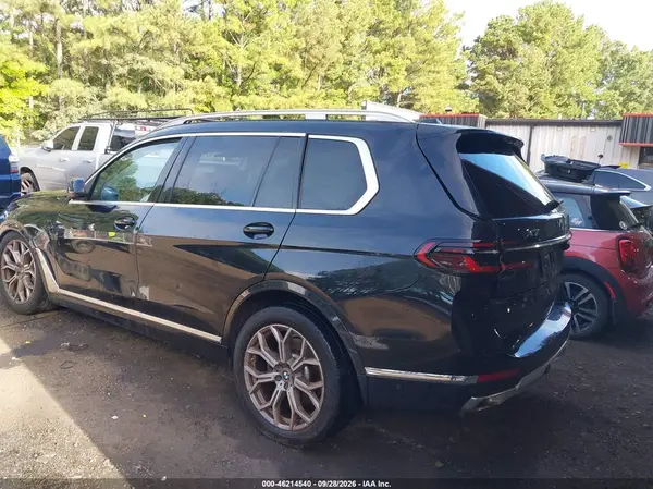 5UX23EM04R9S60111 — 2024 BMW X7, фото 3 с аукциона IAAI, Правый бок