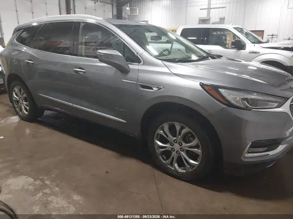 5GAEVCKW6JJ219908 — 2018 Buick Enclave, Передняя часть слева (Left Front), фото до ремонта