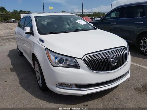 1G4GB5G38GF174102 — 2016 Buick Lacrosse Leather, Вандализм (Vandalized), фото до ремонта